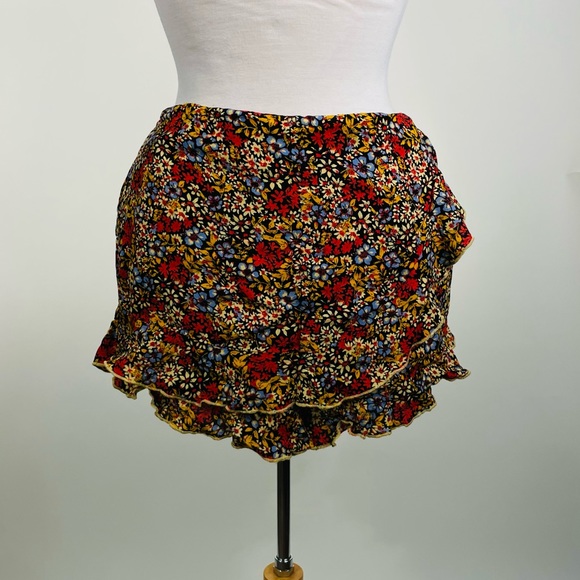 Patrons of Peace Red Floral Skort (Medium) - Picture 9 of 10